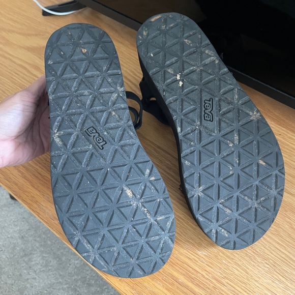 Black Teva Flatform Universal Sandals 🖤 - Picture 5 of 15